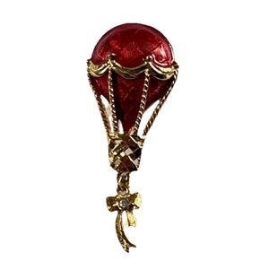 Vtg 1994 AVON WINDS‎ OF CHARM Red Enamel Hot Air Balloon Pin With Bow Dangle 90s